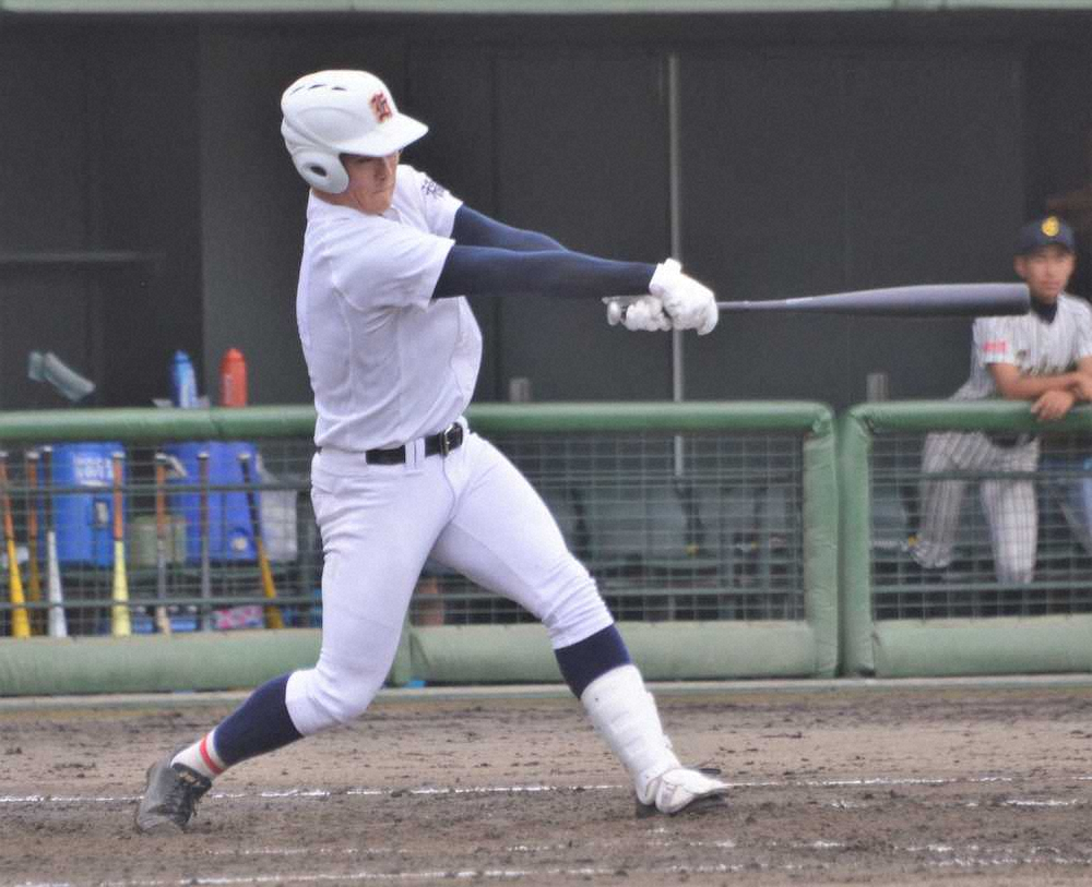 【画像・写真】【福島】昨年準Vの福島商、圧勝発進　4番・渡辺直が場外弾