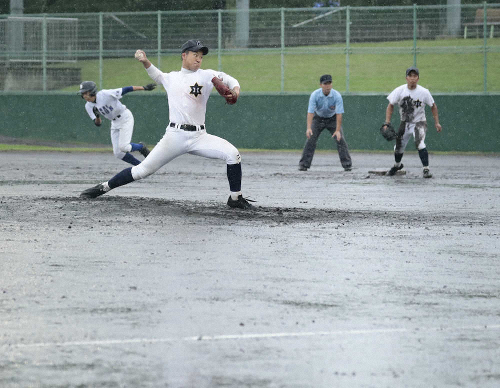 【画像・写真】【大阪】文武両立・北野のエース・古本　雨でぬかるむマウンドも9回3安打無失点で完封