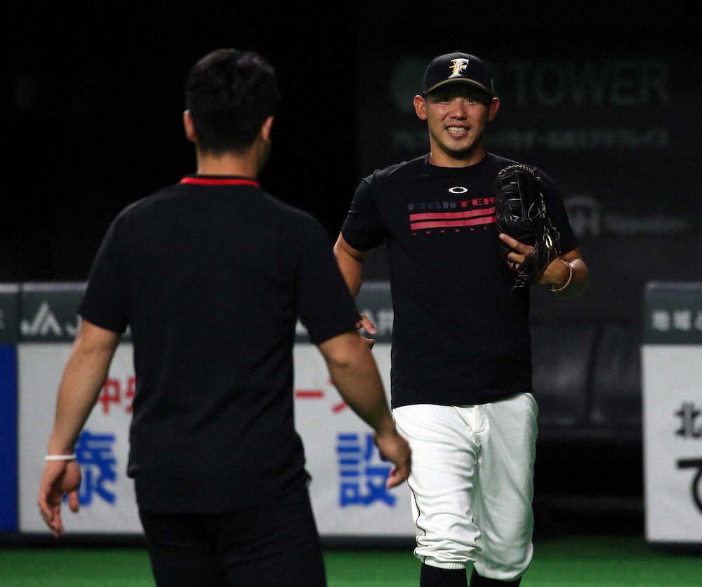 【画像・写真】日本ハム・矢野コーチ　札幌ドーム訪問で練習サポート　レンジャーズにコーチ留学「楽しいことばかり」