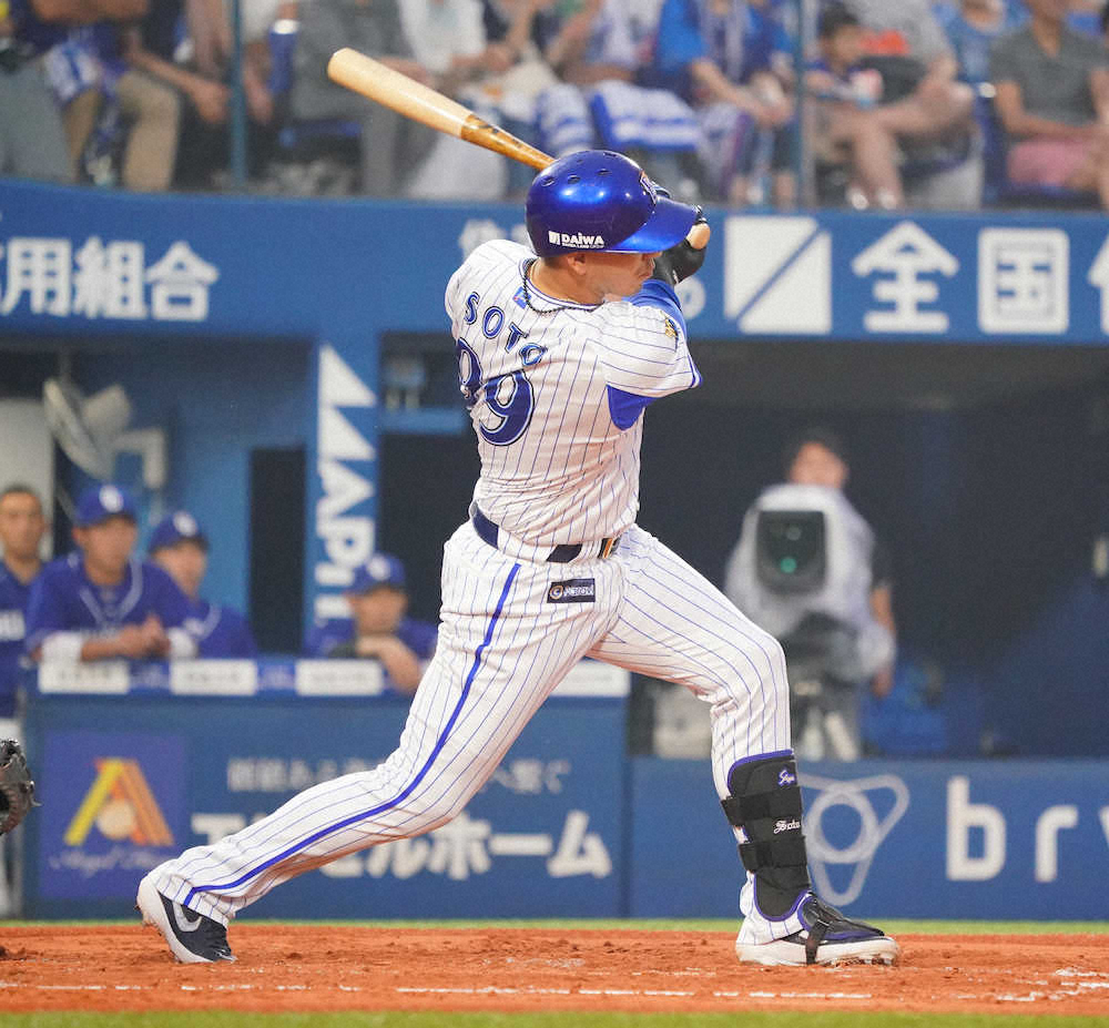 【画像・写真】DeNA　ソト＆ロペス連続適時打で4点先制！天敵・山井を攻略