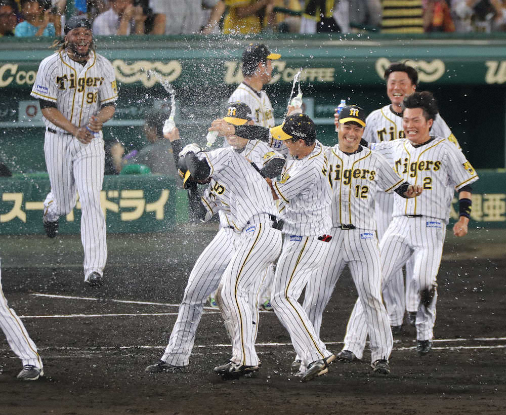 【画像・写真】 阪神・近本の犠飛でサヨナラ勝ち！劇的勝利で連敗を6で止める
