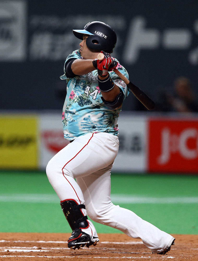 【画像・写真】8回1死、代打の井上は安打を放つ（撮影・高橋茂夫）