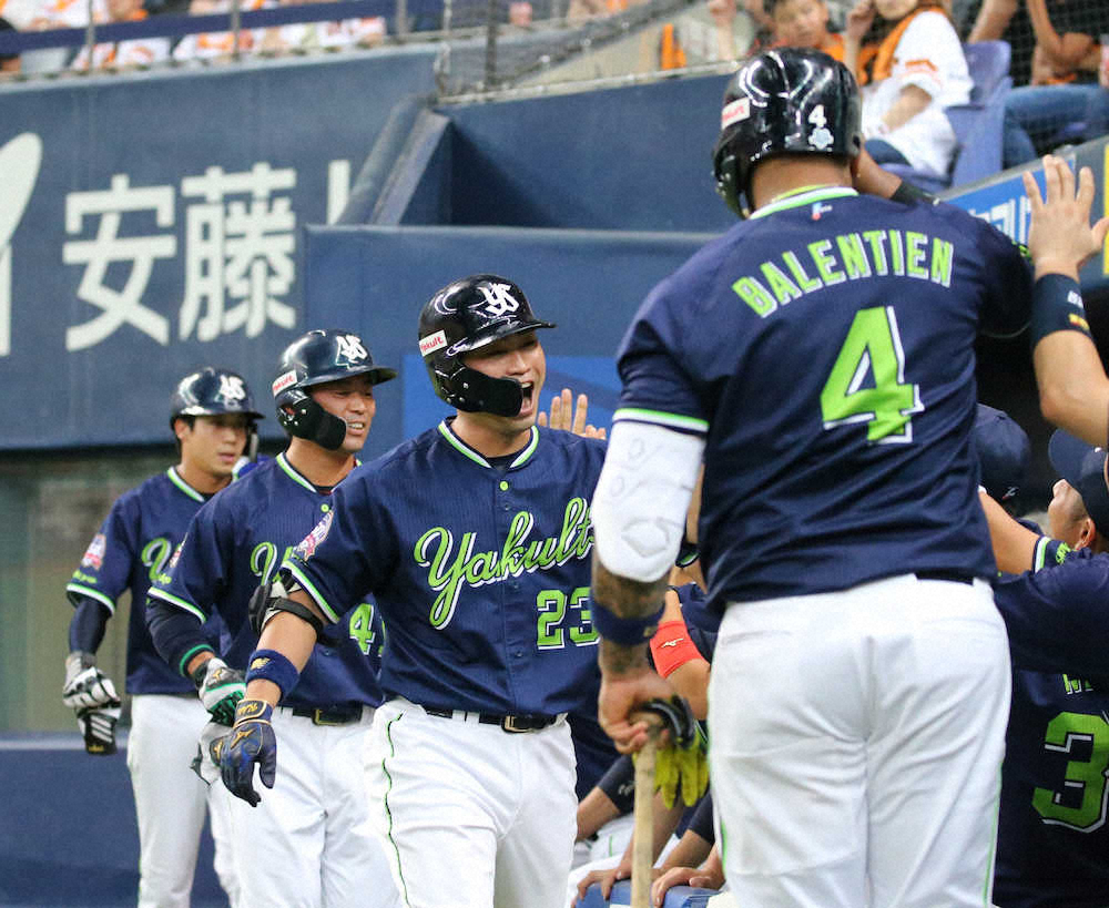 【画像・写真】ヤクルト青木、8回に起死回生同点3ラン　巨人は継投裏目…山口の11勝目消える