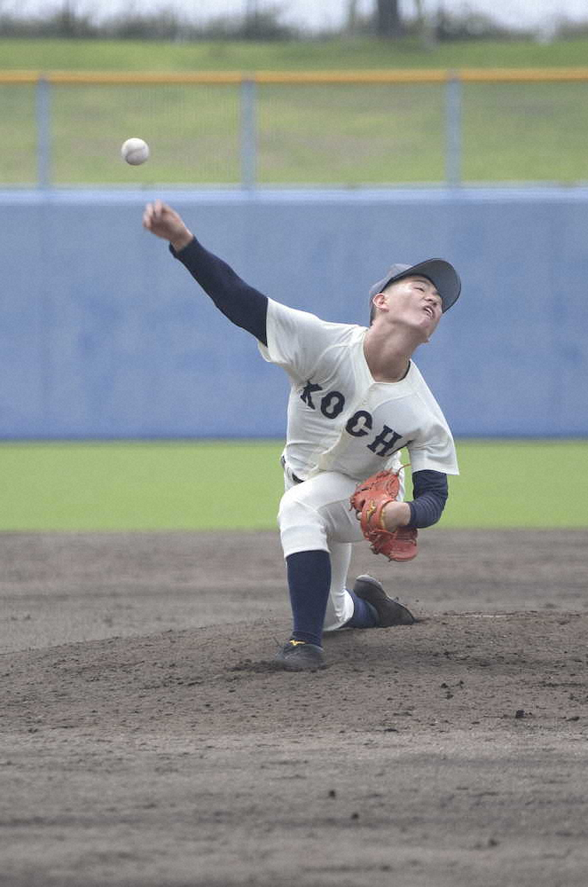 【画像・写真】【高知】高知商、圧勝でベスト4進出　「8番・投手」真城が4回無失点