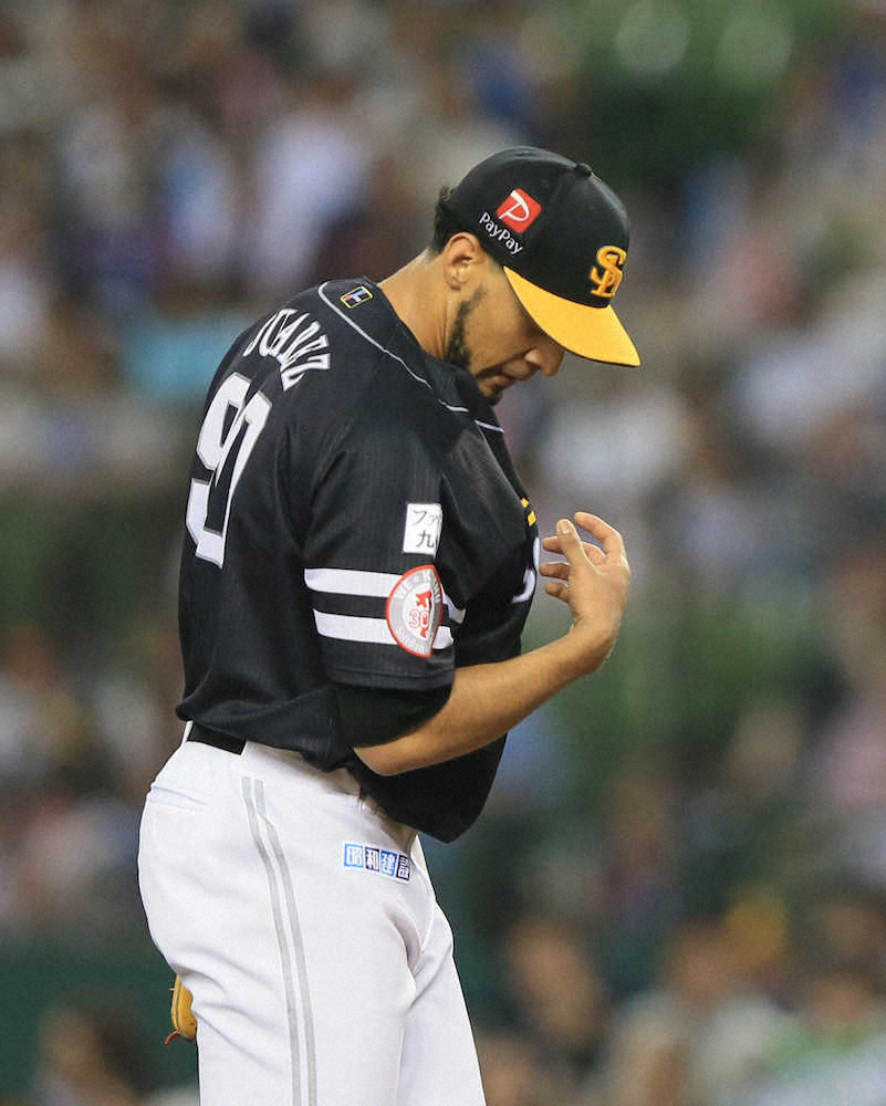 【画像・写真】ソフトB・スアレス　4回105球も無失点で降板　2度の満塁機封じる