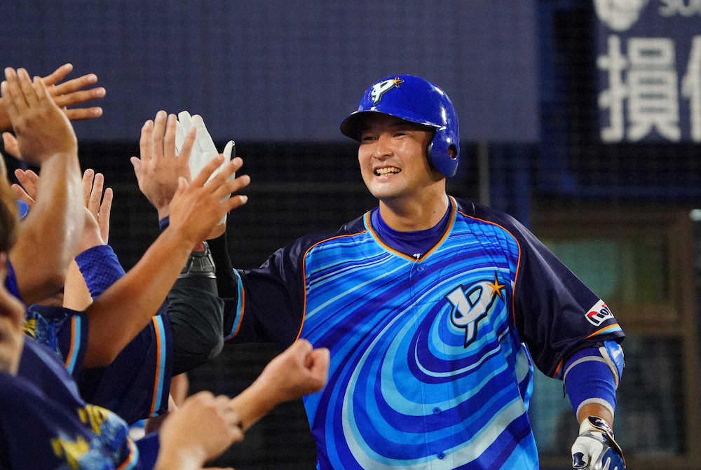 【画像・写真】伊藤離脱も…DeNA・嶺井「浜口に背中を押された」スタメンマスクで7戦ぶり勝利