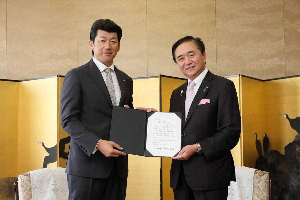 【画像・写真】DeNA・三浦コーチ「未病番長」に任命　黒岩知事も期待「神奈川の顔として、一人でも多くの方に伝えて」