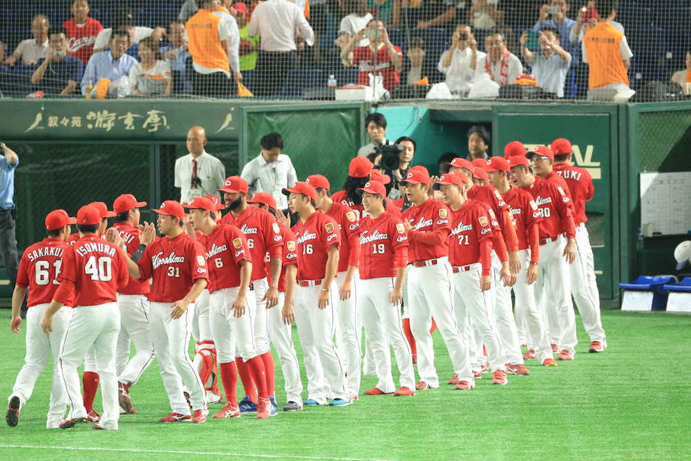 【画像・写真】広島・緒方監督の“奇襲”大成功！「しっかりと選手が動いてくれた」巨人に4差、DeNAに0・5差じわり