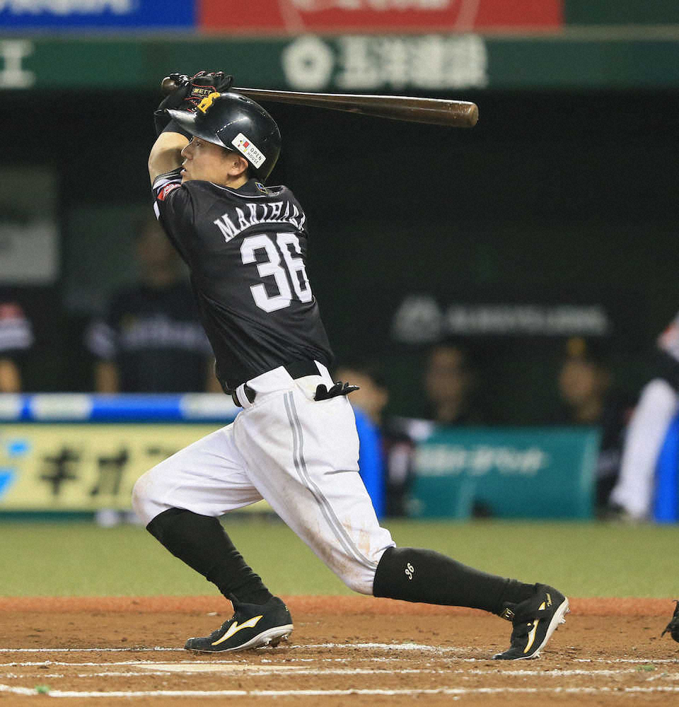 【画像・写真】7回2死一、三塁、勝ち越し適時二塁打を放つ牧原（撮影・尾崎　有希）