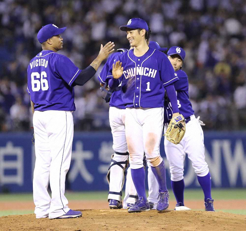 【画像・写真】中日　花火大会の締めは京田の決勝スクイズ！与田監督「本当に良く決めてくれた」