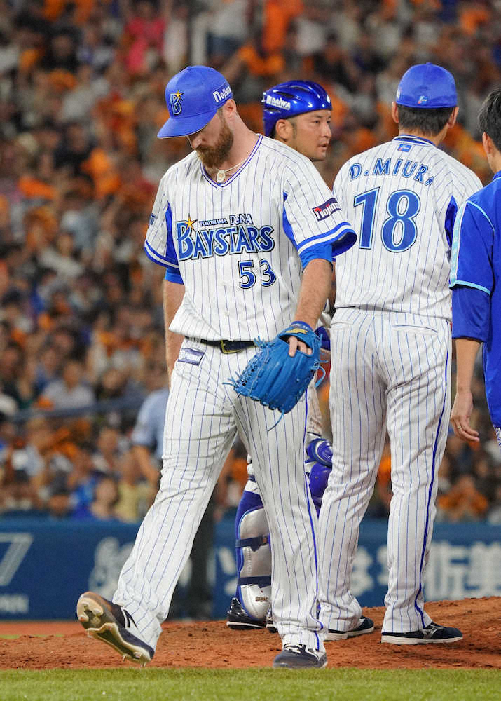 【画像・写真】DeNAパットン、ブチ切れ冷蔵庫殴打　右腕に包帯巻き帰宅