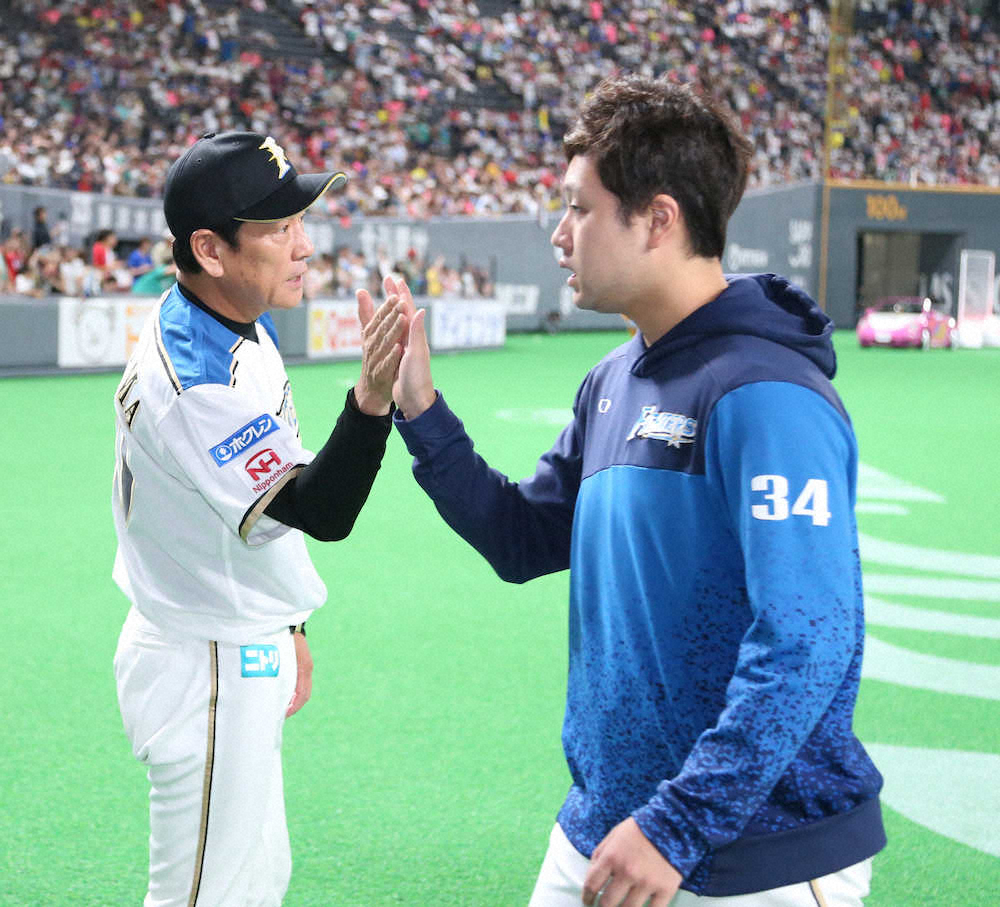 【画像・写真】日本ハム・栗山監督「久しぶりに感動した」北海道のファンの温かさ　内川バースデーに…