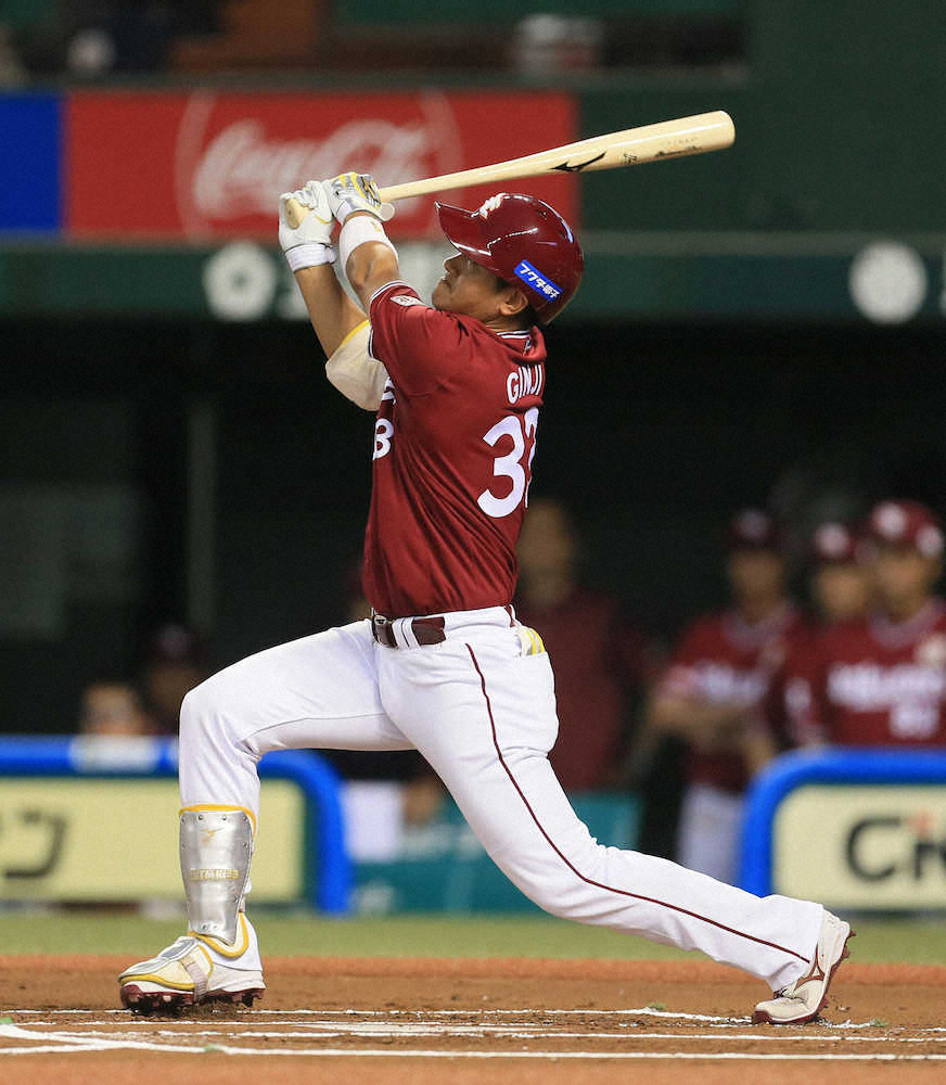 【画像・写真】楽天・銀次が豪快な一発「いい反応ができましたね」