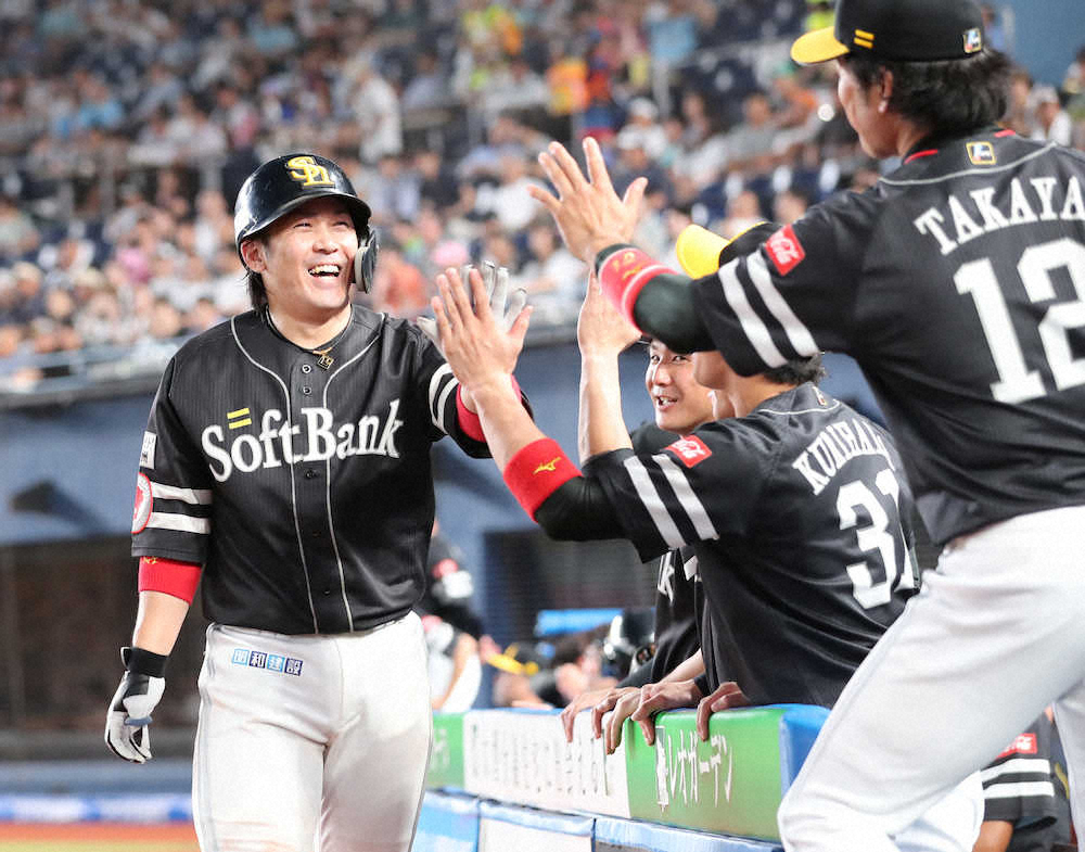 【画像・写真】ソフトバンク・甲斐、同点10号ソロ！プロ9年目で初の2ケタ本塁打