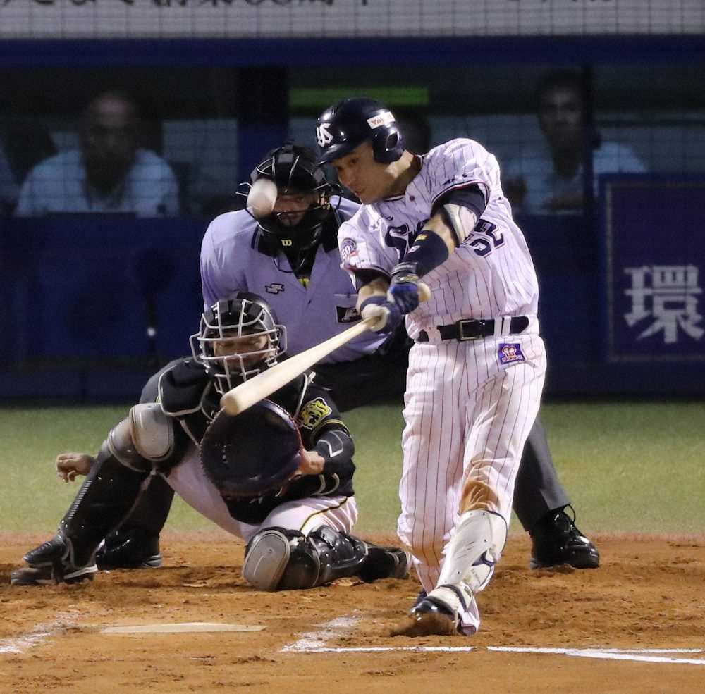【画像・写真】6回2死二塁、中村が左翼へ逆転2ランを放つ（撮影・大塚　徹）　　　　　　　　　　　　　　　　　　　　　　　　　　　　　　　　　　　　　　　　　　　　　　　　　　　　　　　　　　　　　　　　　　　　　　　　　　　　　　　　　　　　　　　　　　　　　　　　　　　　　　　　　　　　　　　　　　　　　　　　　　　　　　　　　　　　　　　　　　　　　　