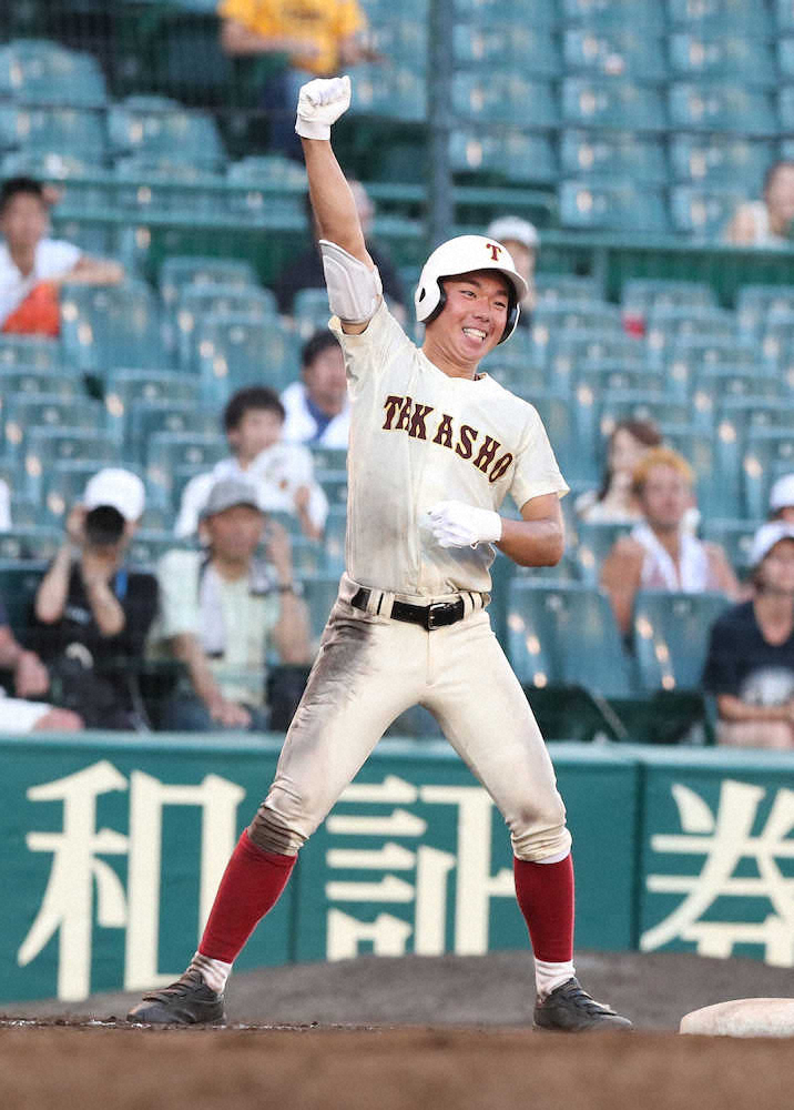 【画像・写真】高岡商「令和初延長」制し夏通算10勝目　昨夏の悔しさ知る森田主将が10回Ⅴ打