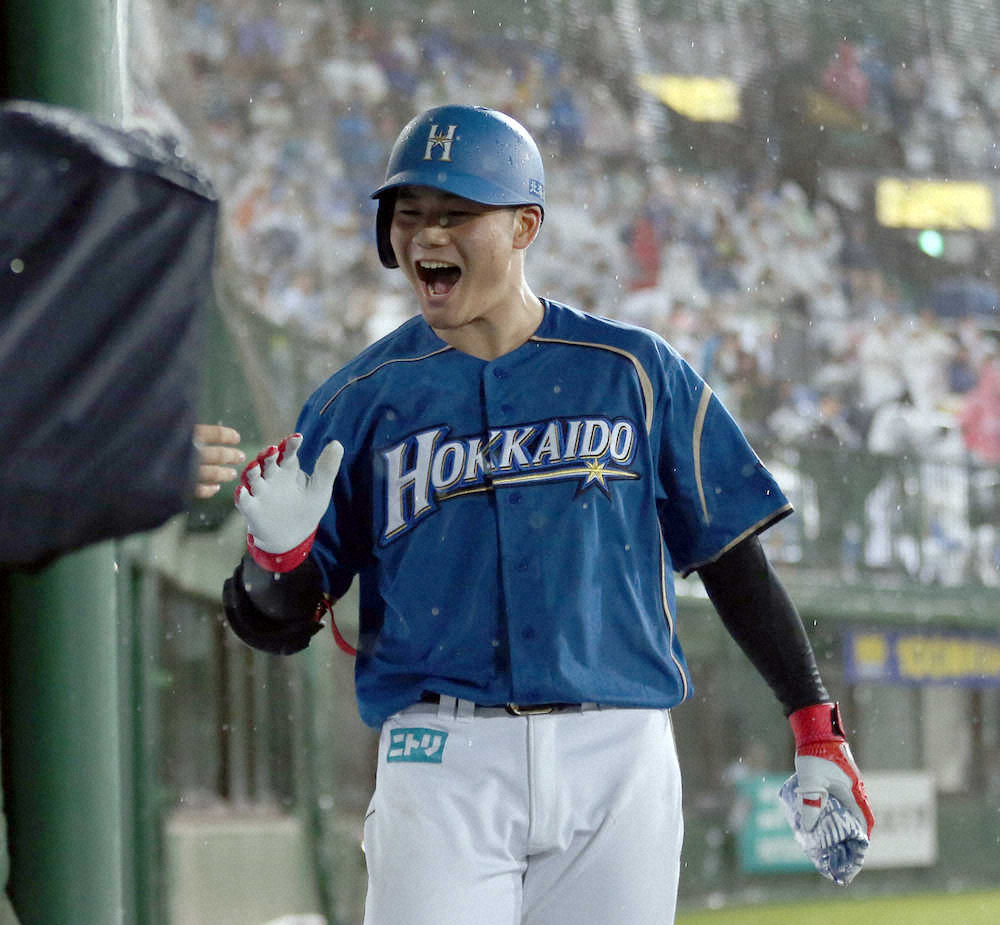【画像・写真】日本ハム・清宮3号！1カ月半ぶり通算10号　雨天の旭川に豪快一発「ちゃんと考えながら打席に入れてる」