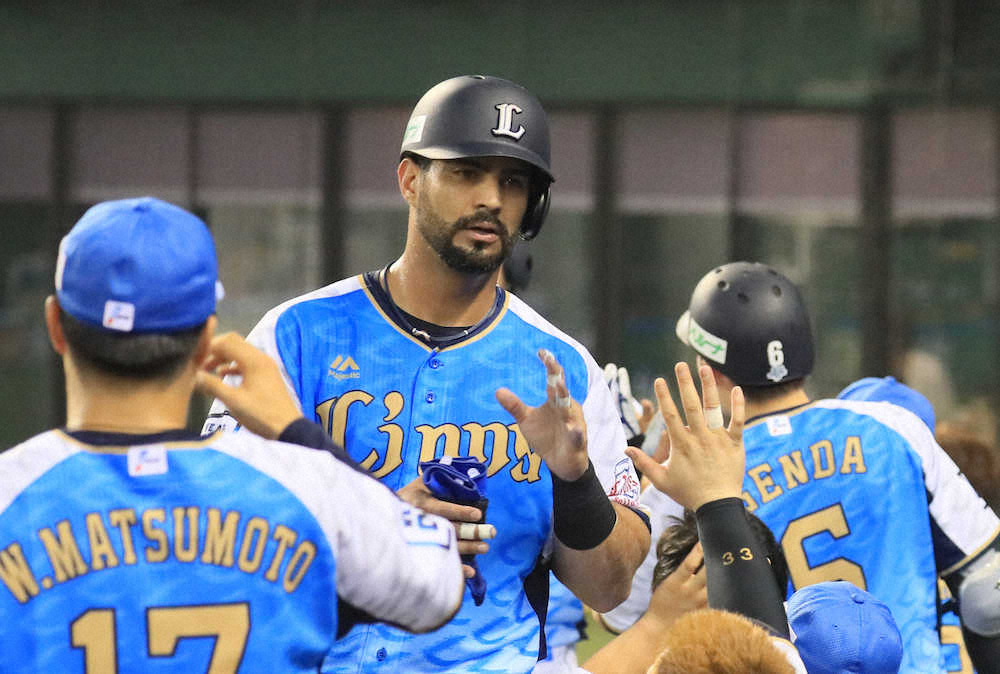 【画像・写真】【隠しマイク】どうした…西武・メヒア、指揮官に「ツジサン！オッス！」