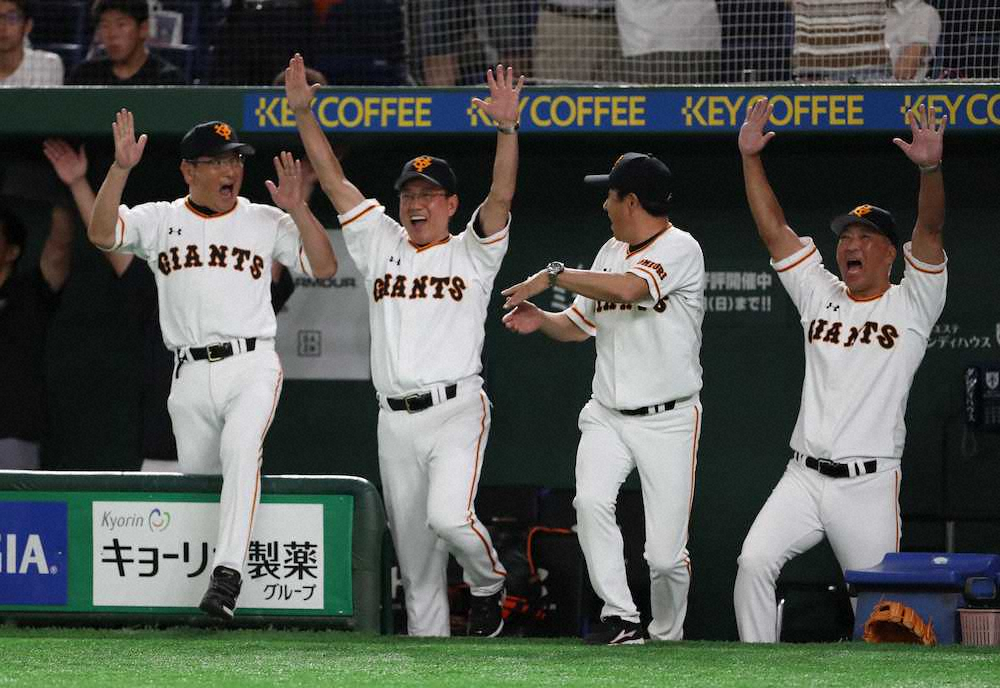 【画像・写真】巨人、亀井サヨナラ犠飛で首位死守！5発で最大7点差大逆転　4番・岡本起死回生3ラン