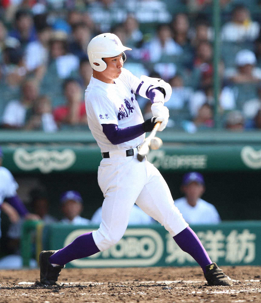 【画像・写真】＜関東第一・日本文理＞3回、バックスクリーンに豪快なソロ本塁打を放った関東第一・平泉（撮影・木村　揚輔）