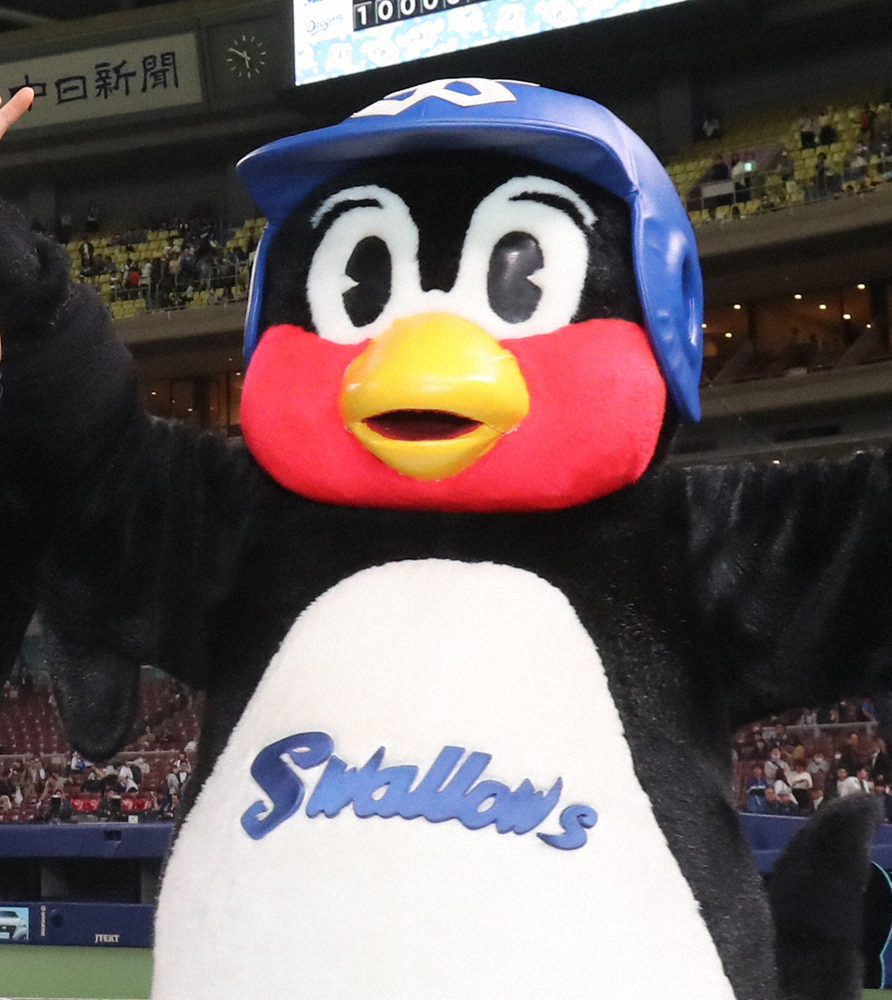 【画像・写真】つば九郎　200号王手の筒香にお願い「どうせならじもとのよこはまで…」