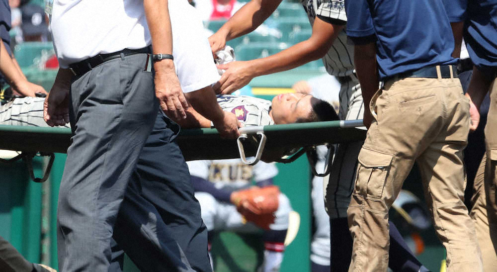 【画像・写真】敦賀気比・杉田　頭部に死球…担架で運ばれ病院で精密検査　2回戦ではサイクル安打達成