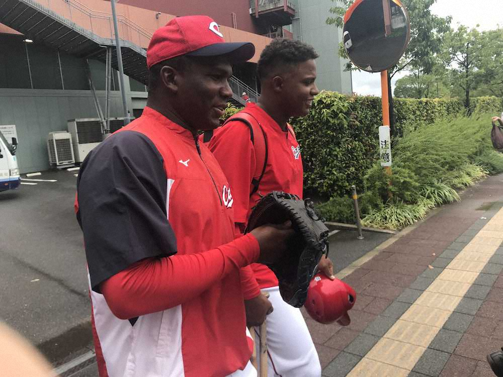 【画像・写真】広島“バティショック”解消へ　サンタナ1軍初合流！