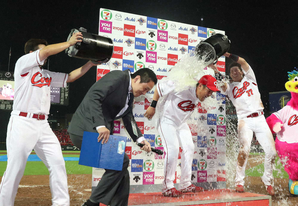 【画像・写真】広島V4諦めん！3点差2度ひっくり返し、今季10度目サヨナラ勝ち！誠也3ラン、最後は三好が決めた！