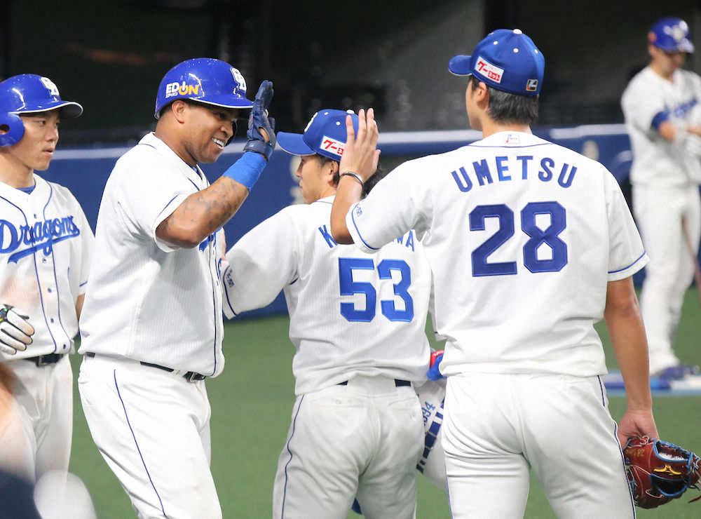 【画像・写真】中日、4連敗でストップ　序盤に打線爆発　ドラ2梅津がデビュー2連勝