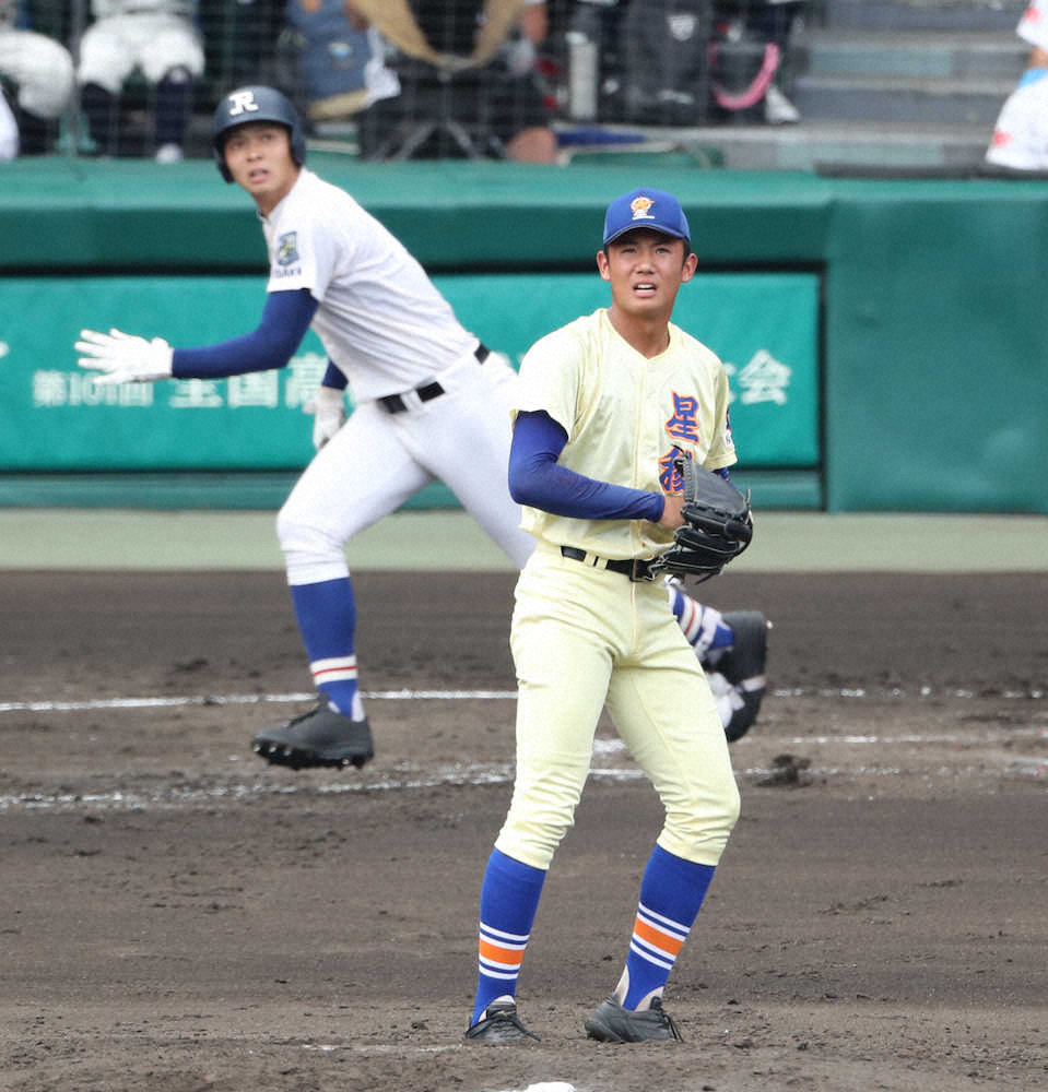【画像・写真】3回（履）2死一、二塁、井上の逆転3ランを浴びた奥川（撮影・大森　寛明）