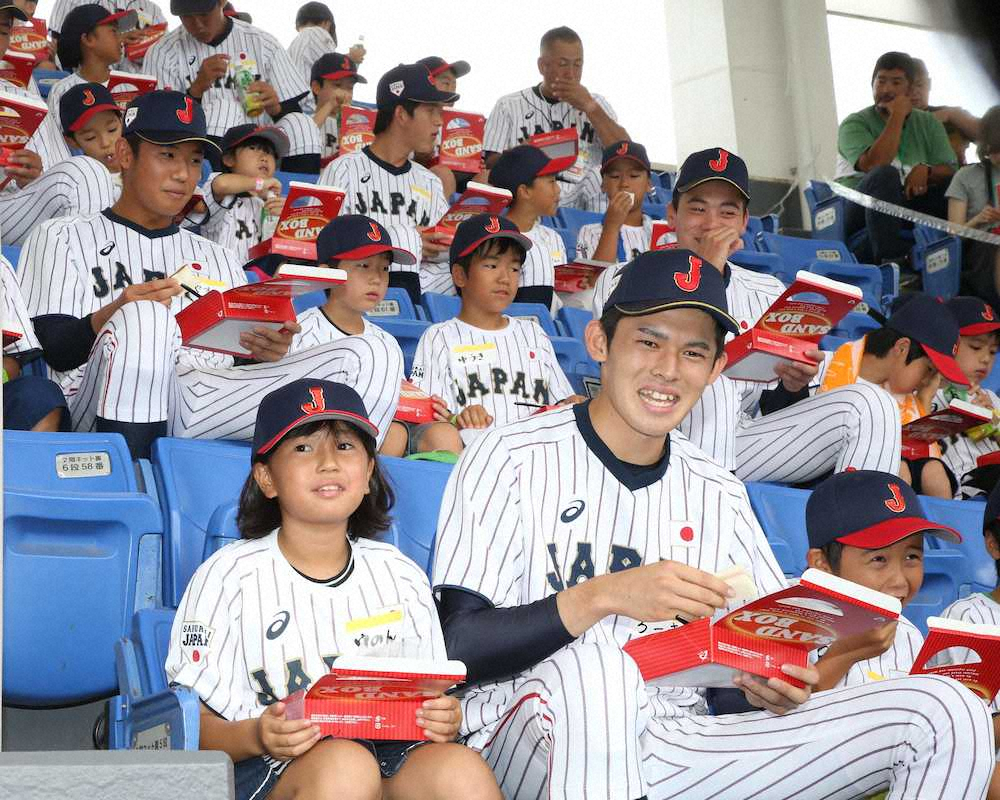 ろーき やすくん U18日本代表 佐々木ら 子どもたちとイベントで交流 スポニチ Sponichi Annex 野球