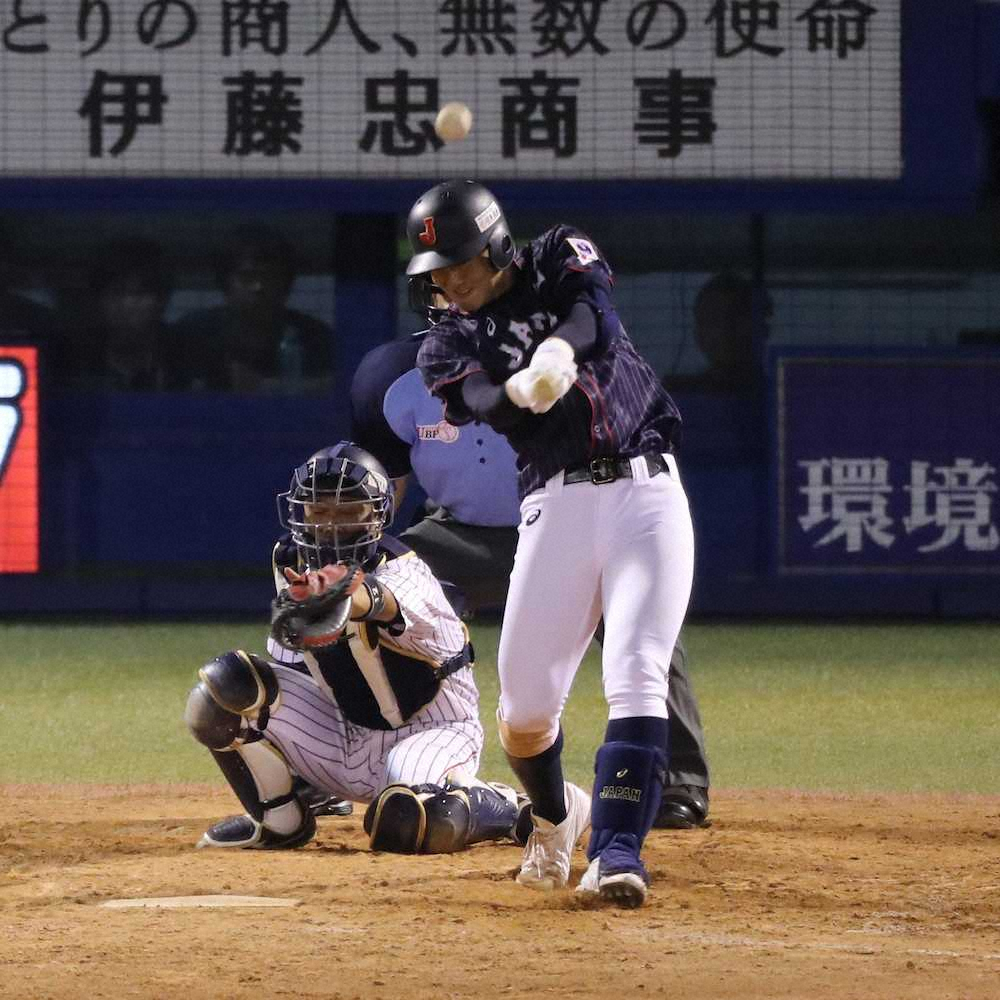 5回2死一、高校日本代表・石川か適時二塁打を放つ　（撮影・大塚　徹）