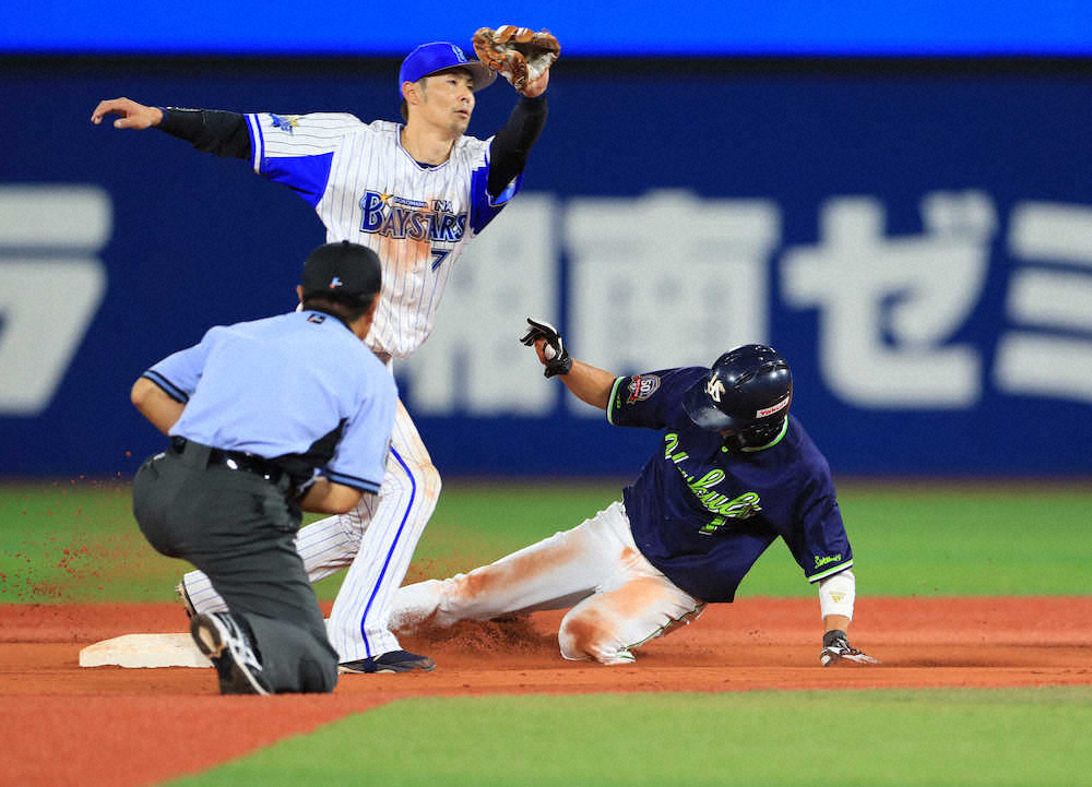 【画像・写真】ヤクルト・山田哲が日本記録　4度目30発30盗塁！連続盗塁成功記録も「35」に更新