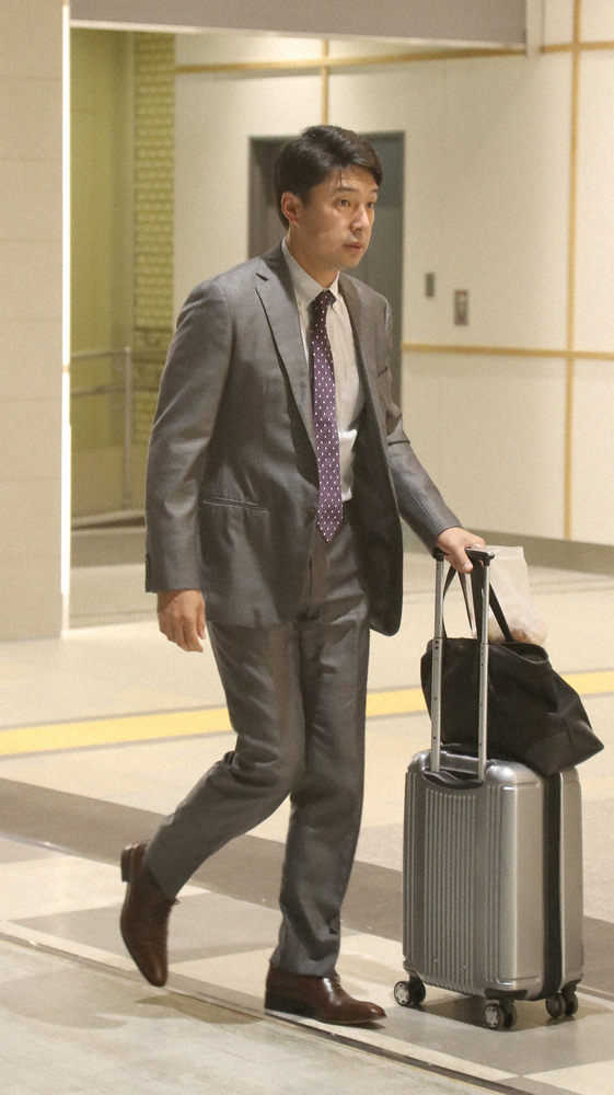 【画像・写真】“愛娘はアイドル”評論家転身の小関竜也氏は照れくさそうに…