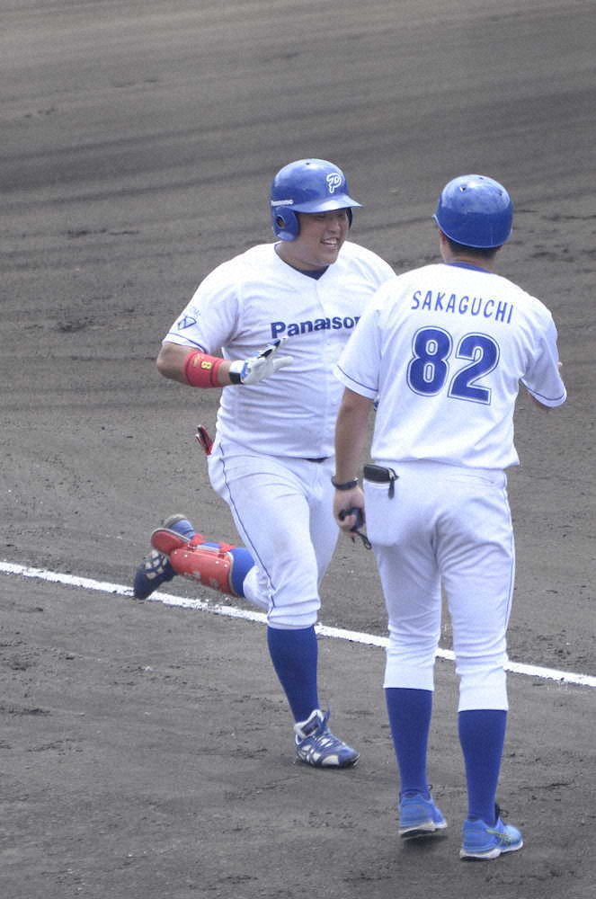 【画像・写真】パナ　片山、ミキハウスの“天敵”栗山攻略の一発「しっかり捉えられた」