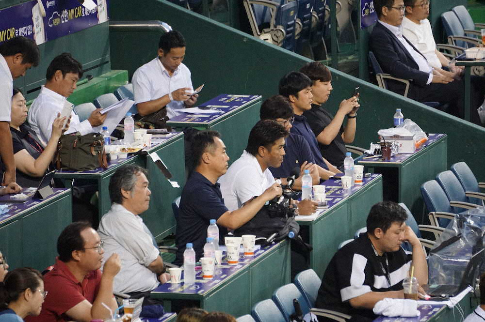 【画像・写真】侍・稲葉監督、“韓国エース”初視察で警戒「コントロールがいい。角度も球威も」