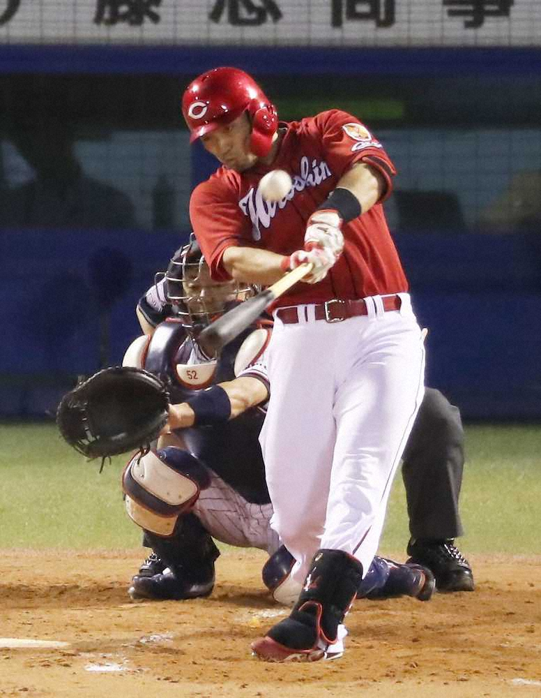 【画像・写真】広島、神宮の夜空へソロアーチ3発　誠也に続き、長野＆安部の連弾も飛び出す