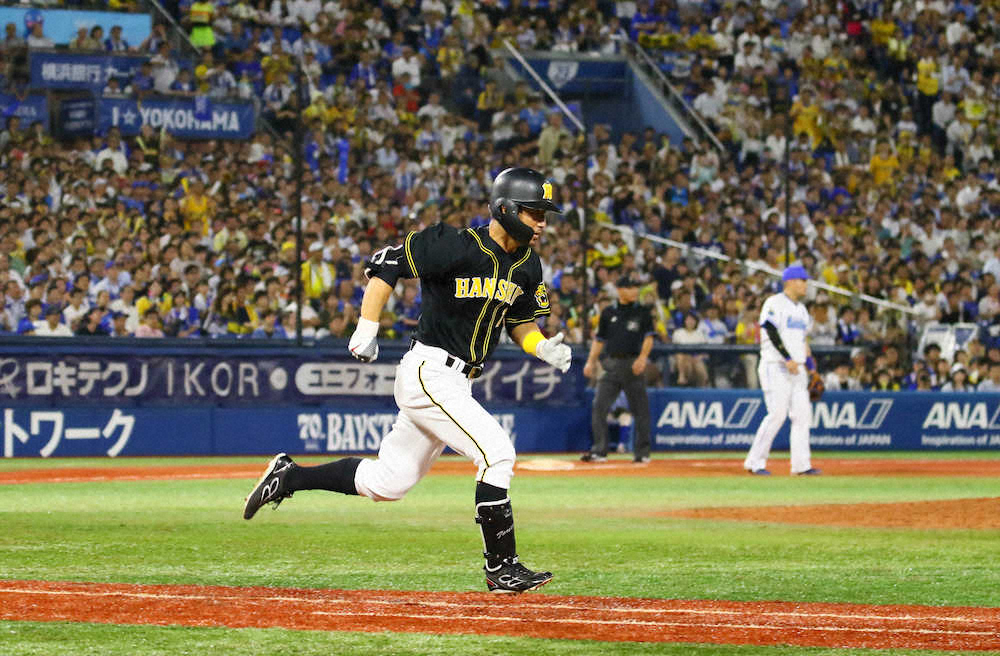 【画像・写真】阪神・鳥谷　退団表明後初打席　遊ゴロに倒れるも大歓声浴びる