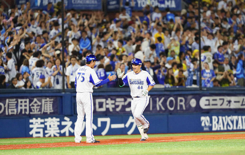 【画像・写真】DeNA・佐野がジョンソン撃ち同点弾「入ってくれ！と思って走った」