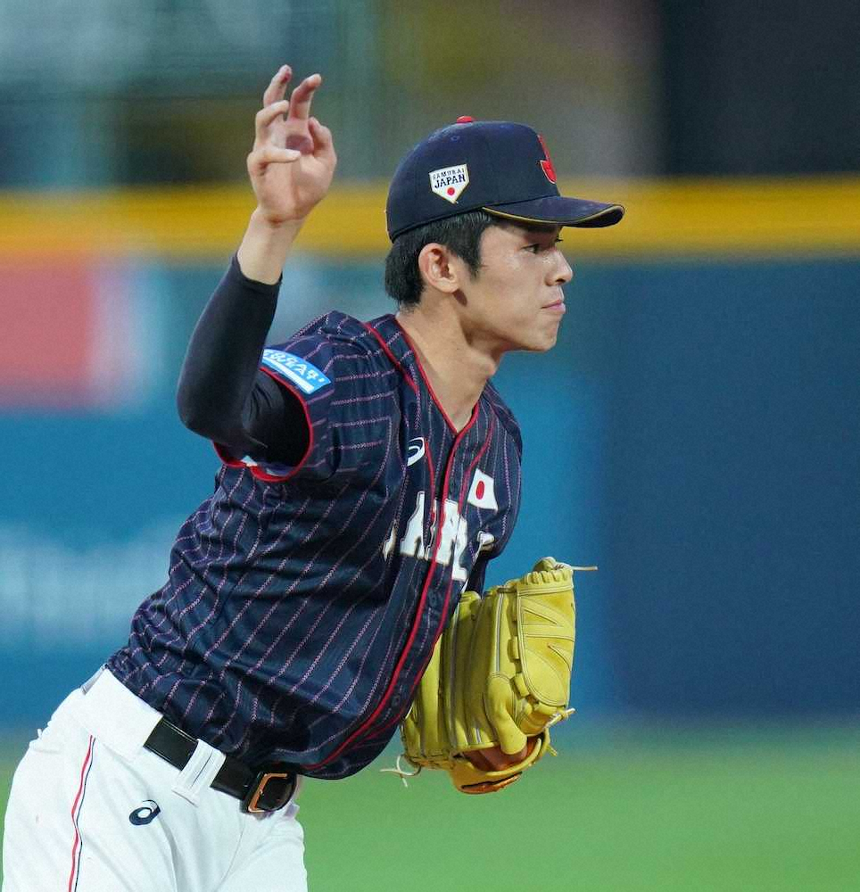 【画像・写真】U18侍・佐々木、まさかの緊急降板　初回無失点も…右手気にするそぶり