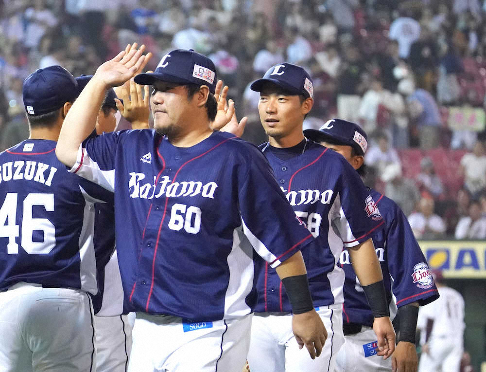 【画像・写真】これぞ“満塁男”だ!西武・中村　今季4本目グランドスラム「少し詰まったけど何とか届いてくれた」