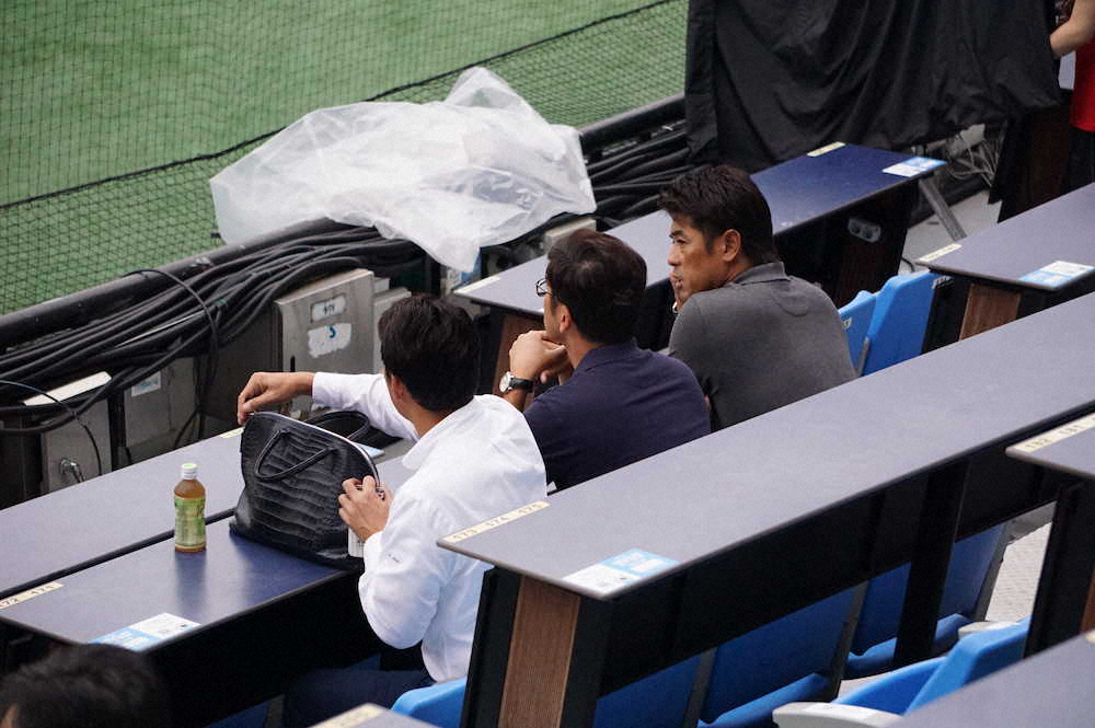 韓国プロ野球のLG―ロッテ戦を視察した侍ジャパンの稲葉監督ら　　　　　　　　　　　　　　　　　　　　　　　　　　　　　　