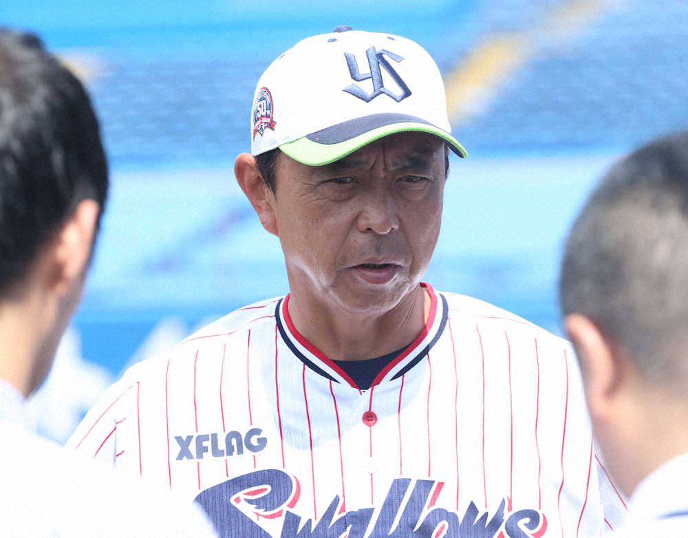 【画像・写真】報道陣に対応する小川監督（撮影・森沢裕）