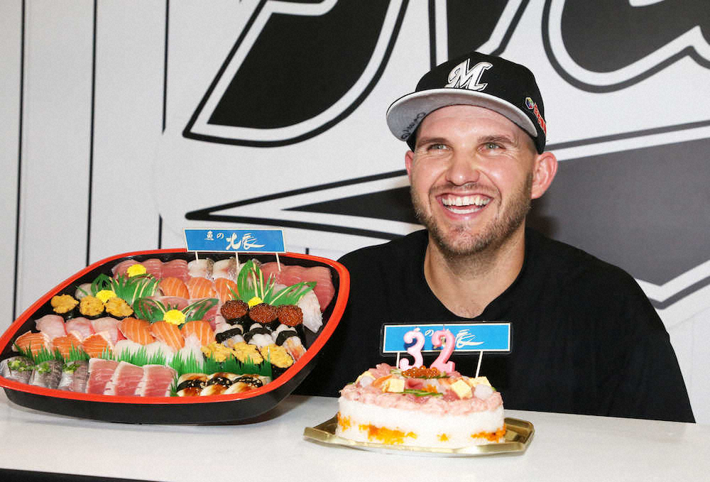 ロッテ レアード 32歳の誕生日に特製の 寿司ケーキ スポニチ Sponichi Annex 野球