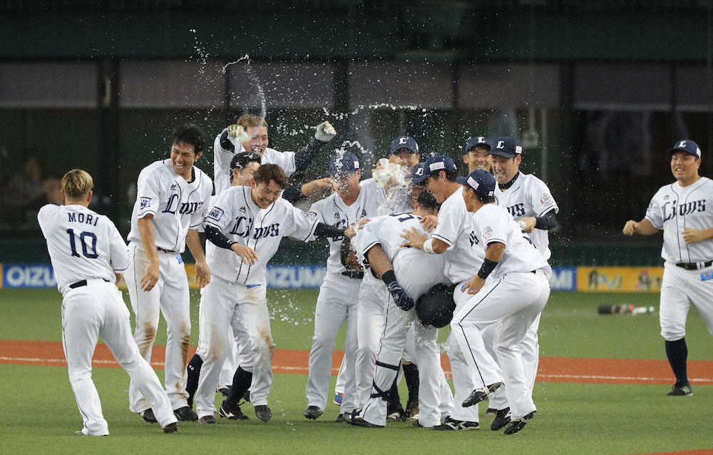 【画像・写真】おかわり　爆走サヨナラ！西武　ソフトＢと0差並走