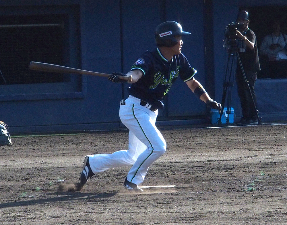 【画像・写真】日本ハム・谷内、引退の三輪を労う粋な演出「ヤクルト時代お世話になった」