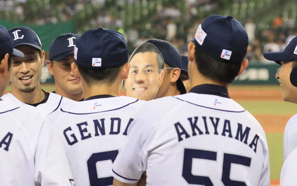 【画像・写真】オードリー春日　西武戦始球式で念願ストライク！来場すれば負けなし“不敗神話”継続なるか