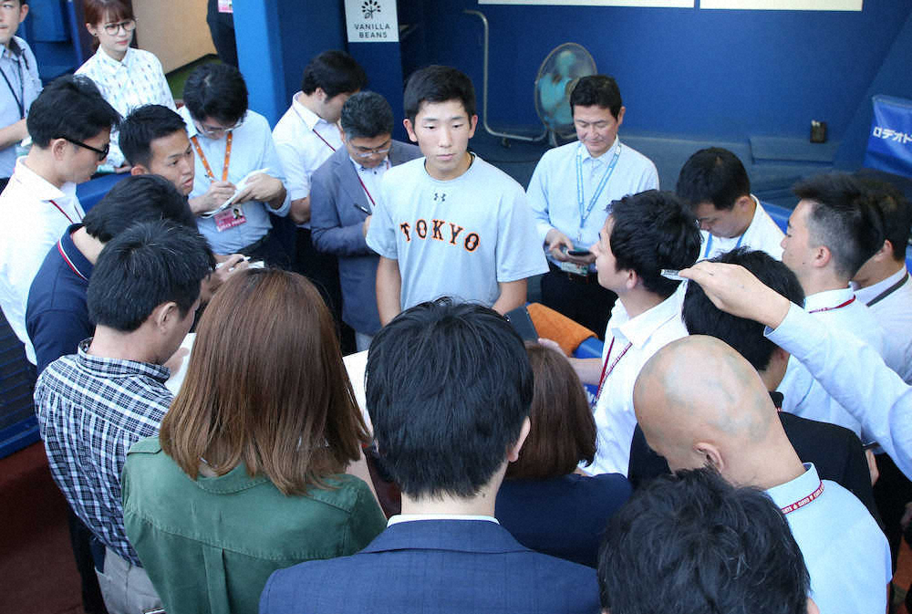 【画像・写真】【隠しマイク】プロ初登板前日の巨人・戸郷へ宮本コーチ「はきはきと！滑舌よく！」