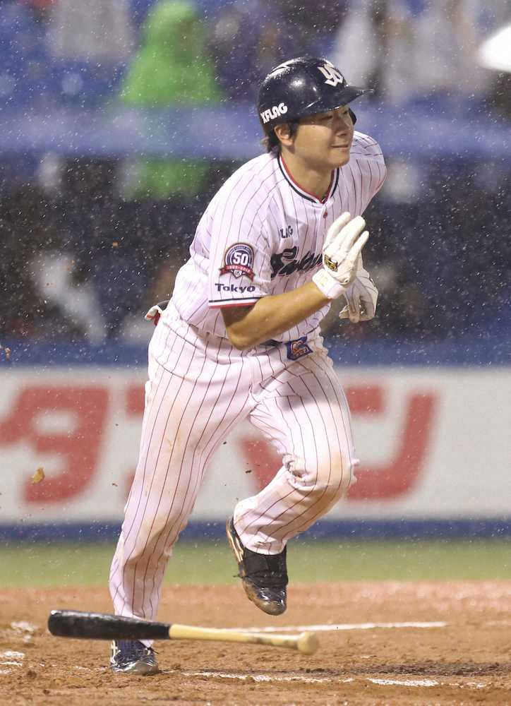 【画像・写真】あいさつ「飛んだ」頭からも飛んだ　ヤクルト　引退位の三輪　ヘッスラ4連発