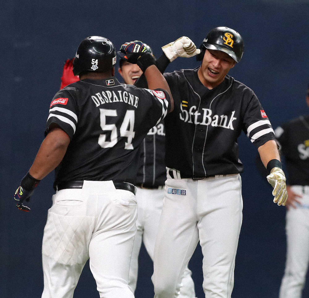 【画像・写真】ソフトバンク完勝　逆転V諦めない　13安打8得点＆高橋礼7回零封12勝目